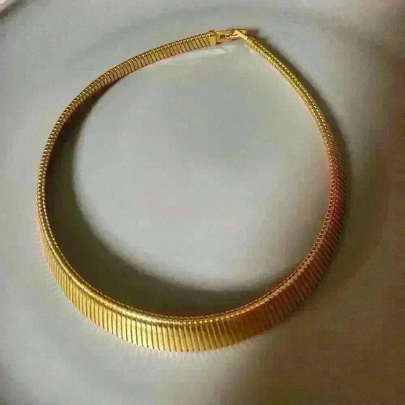 VTG Signed Monet Runway Collectable 70s goldtone Choker Omega Snake Necklace - Picture 4 of 17